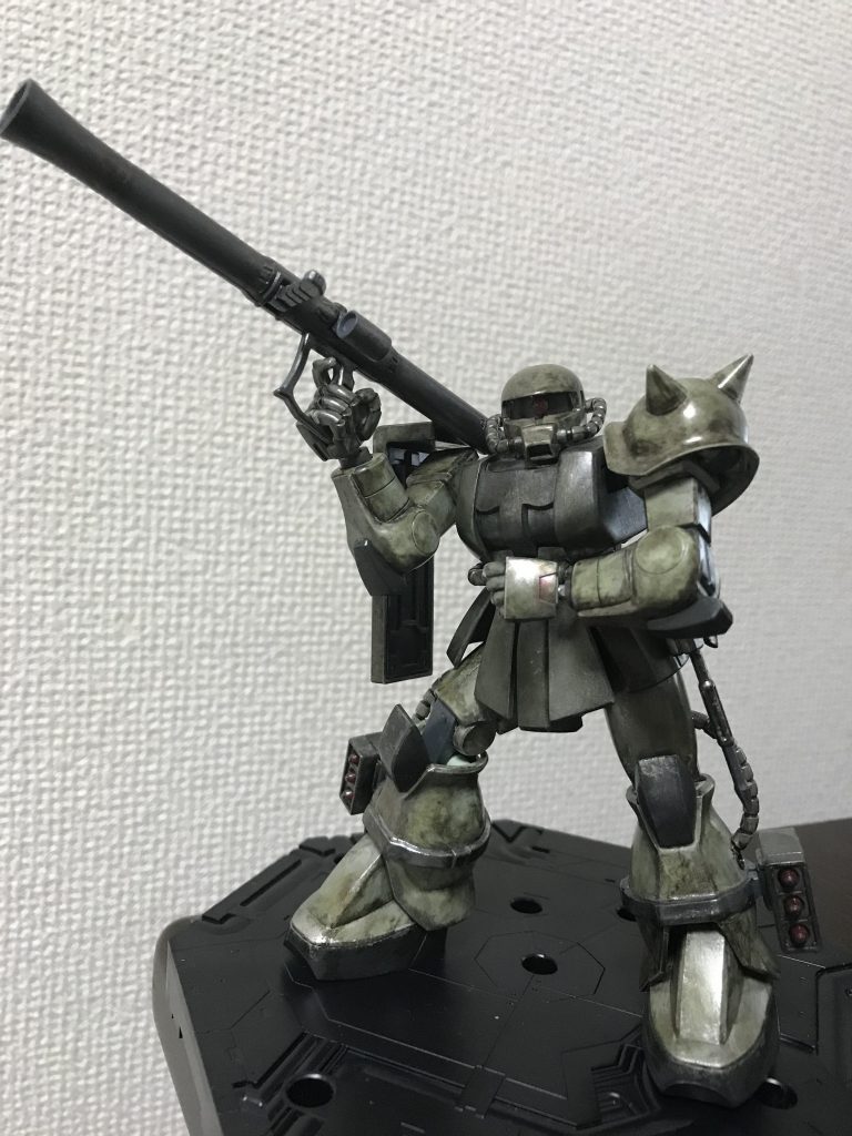 バズーカを構えて、決め！