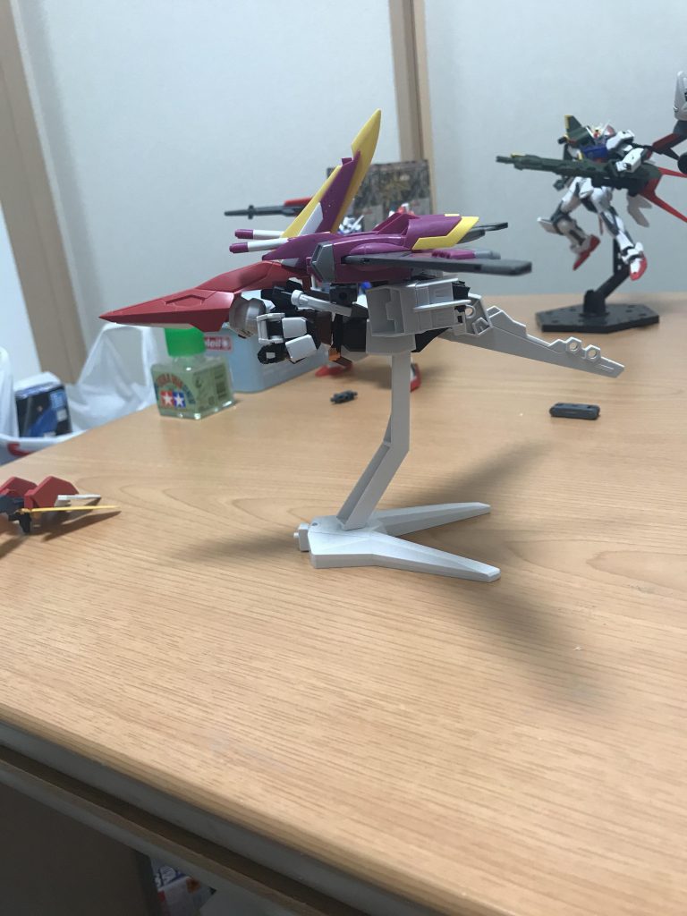 サイドフォルムは流石に少し丸くなってしまいました。