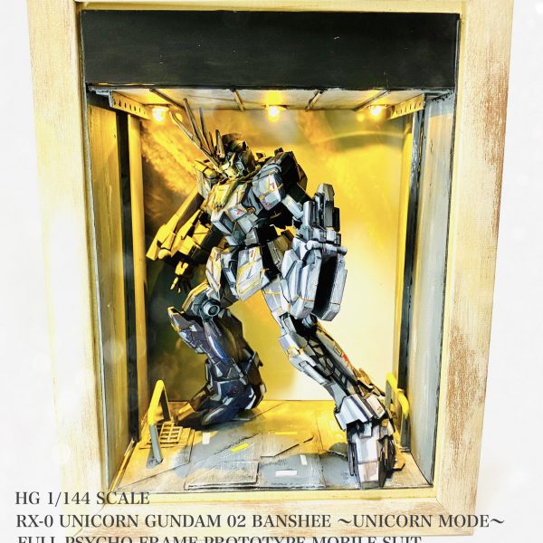 HG 1/144SCALE◇機動戦士ガンダムユニコーン バンシィ ユニコーンモード マリーダ仕様◇コミック調リタッチ立体絵画風◇塗装済み完成品LED電飾付き