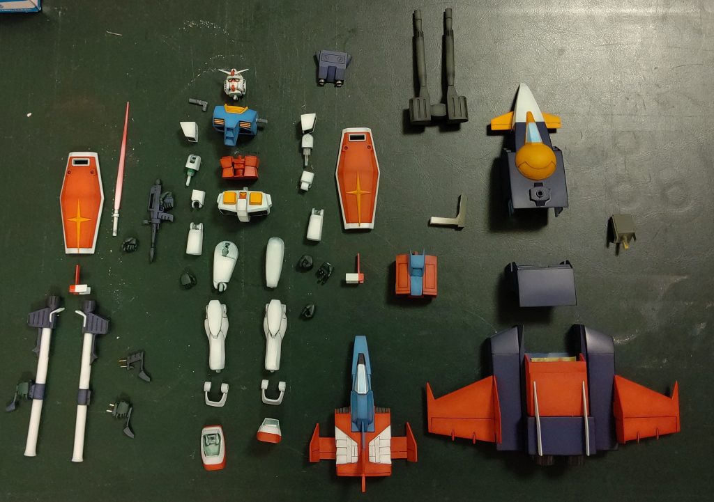 全パーツ塗装はガンダム本体とコアファイターはクレオスのガンダムカラーRX-78 Verアニメカラー(Gパーツの赤白含む)。全色、下地に同系の濃い色で下地塗ってからグラデーション塗装。白のみ調色したグリーン下地にアニメカラー→Mr.カラー1番ホワイトでハイライト。とりあえず現在自分にできることは全てつぎ込んだので満足はしてます。40年前の自分に見せにいきたいww長くなりましたがご覧いただきありがとうございました。