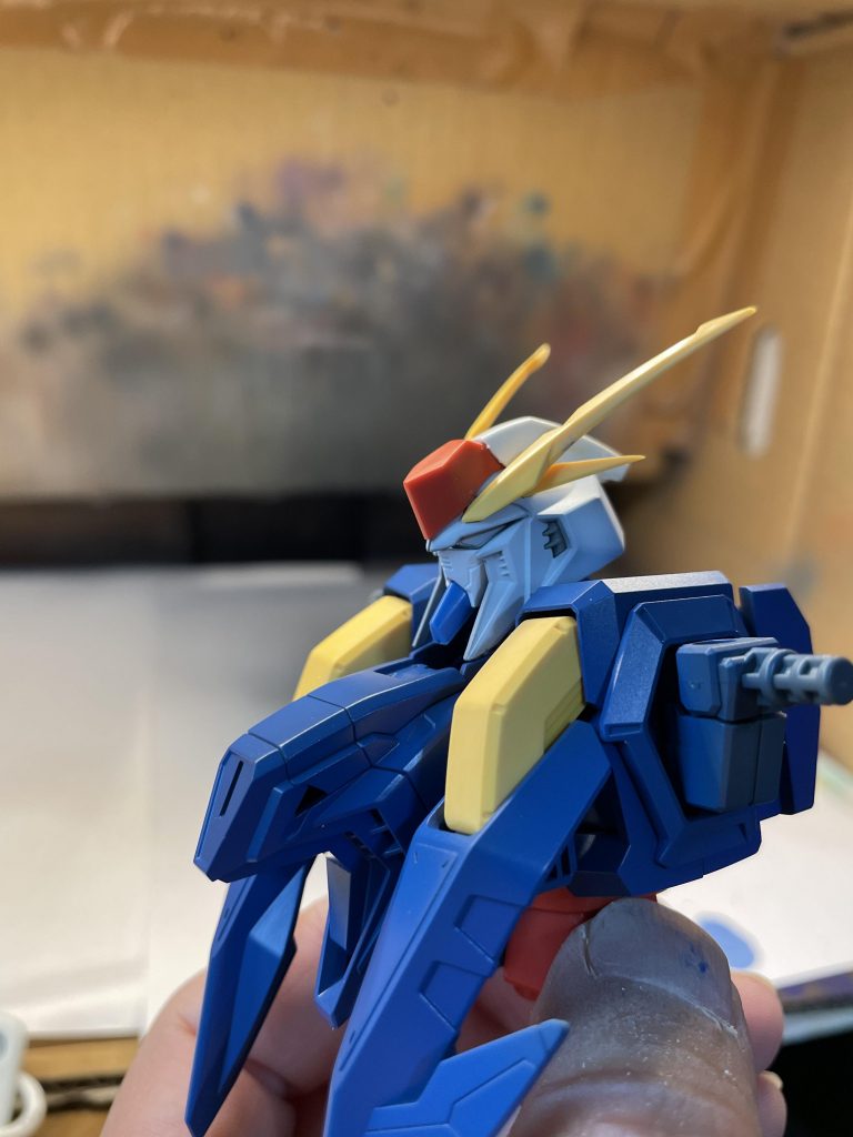 何体かのガンダムフェイスが犠牲になり、初期のMGのHG-νに決まりました。