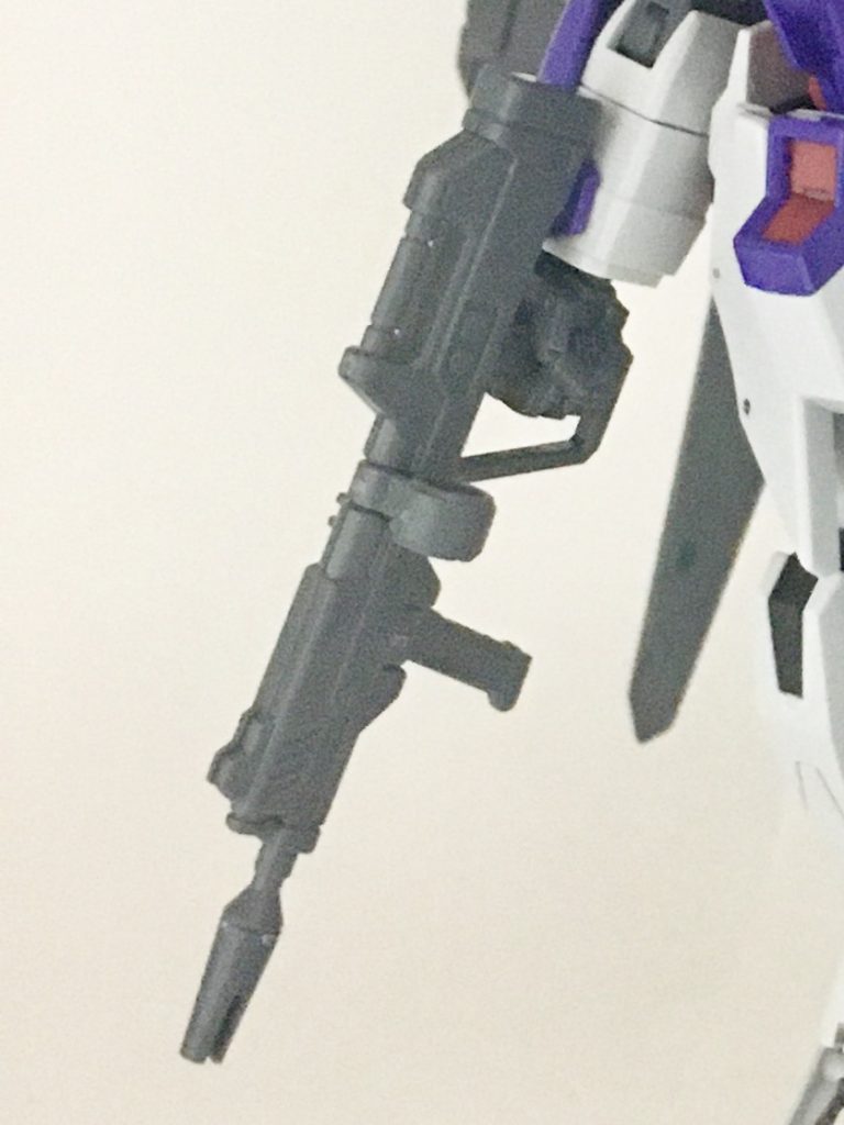 高エネルギービームライフル。前期セカンドステージシリーズのビームライフルの改良型であり、ハイパーデュートリオンエンジンからの豊富な電力供給に対応した改良によって、大幅な出力と連射性の向上を実現している。