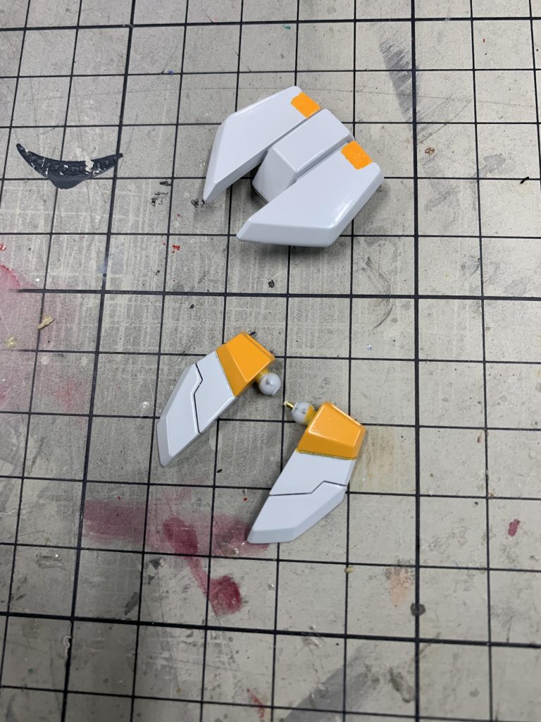 フンドシ部分は色分けして初代ガンダムの腰のアレっぽく…