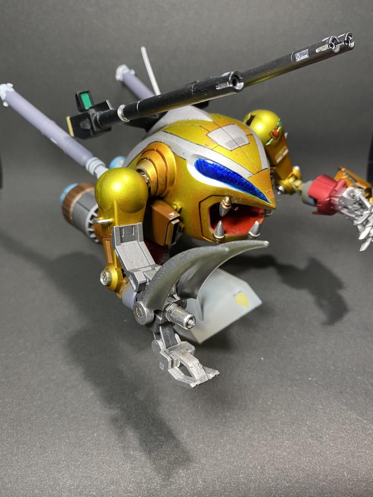 右アームで刈る、掴む、撃つが可能