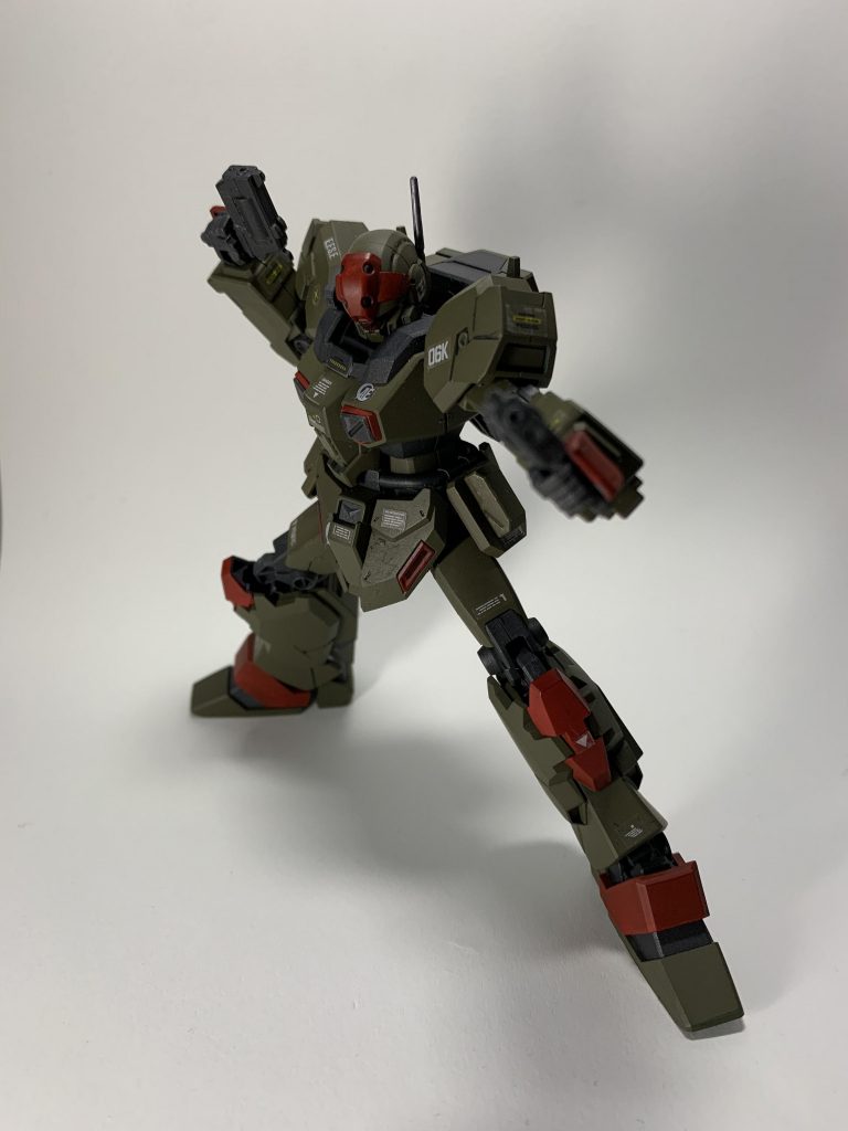 二丁のリボルバーはアメイジングブースターから流用。HEAT弾のほかに瞬光式徹甲榴弾(MGaAP)が装填可能とかいう妄想設定ですね。