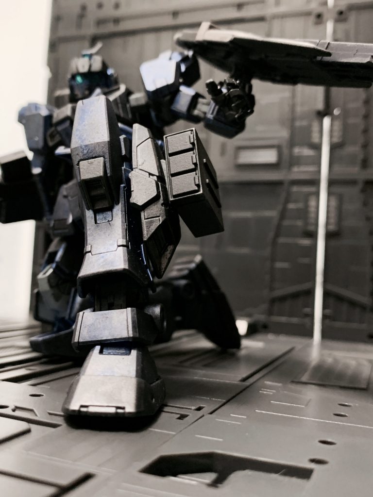 脚部ミサイル。さすがに開閉ギミック再現は諦めました…笑