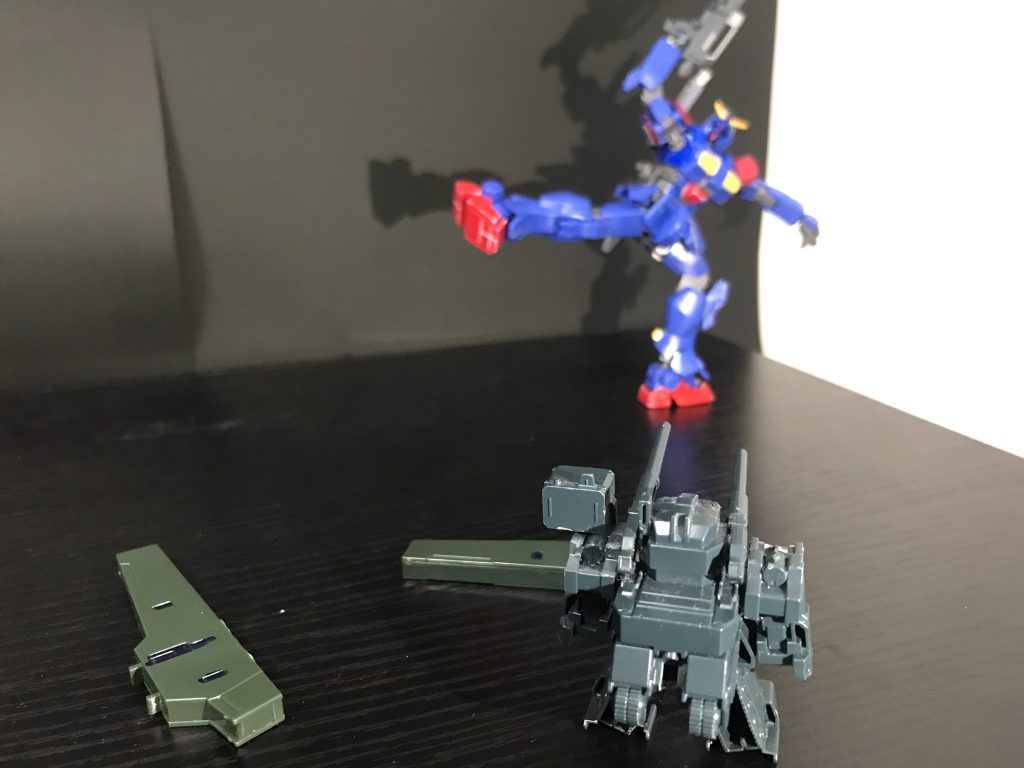 ロト「ほっ、本名です!偽名を使ったんですよ」ロト「ところでなにしてたの?」ストカス「あ!巨大の黄緑知らない?」ロト「見たよ!あっち行った!」 ストカス「行かないと!心配してる」ストカス「じゃぁ!」ロト「またね!」ストカス「うん!」ストカスまたね…どうゆう事だろう………デュナメス「アレ?ストカスは?」ディジェ「…」