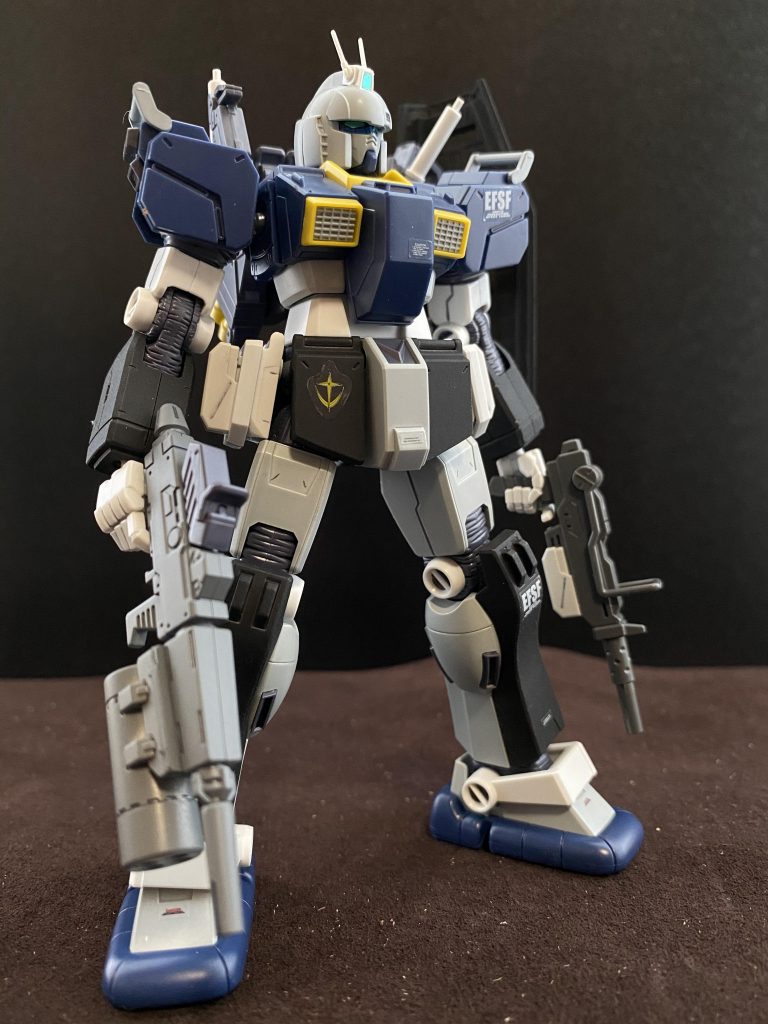残党狩り部隊に多く配備された陸戦型ガンダムS型、この機体は同じくその部隊に優先的に配備されたアトラスに追従出来るよう、機動性能及び、水中稼働性能を上げ、ジオン残党軍が多く使用されている水陸両用型MSに対応する為である。その為、本機はそれらの性能を得るにあたり、装甲が薄いという弱点がある。(水中稼働性能は、あくまで水中の機動性を高める物であり、深海など水圧には対応していない)