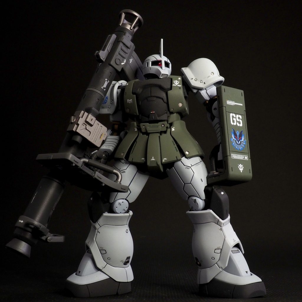 ショルダーアーマとシールドのフェンリルマークは春先に再販されたガンダムデカールから選択しています。