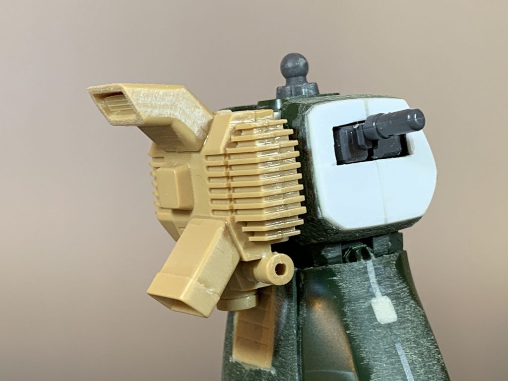 プラ板で胴体を太くする等してマッチョ化改造しました。