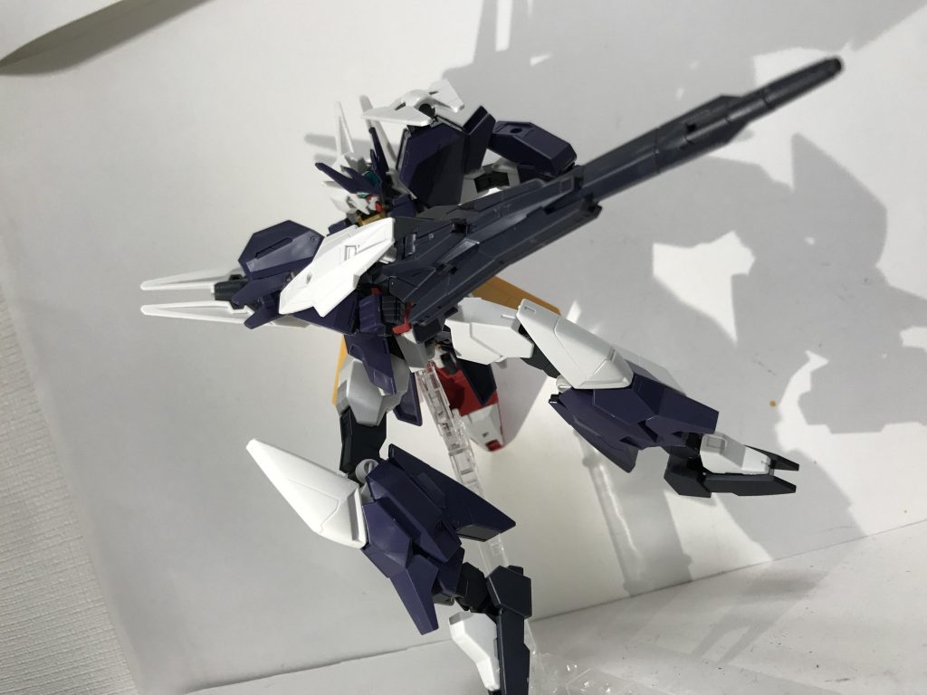 スナイピング!バレルは延長出来るようになってますちなみにですが、今回は手のパーツ 豊富で、分裂式、分裂できないやつ、左平手が、付属しますノーマル版では手の甲が分裂式しか無くて、これでもか、ってぐらいポロリしてました!