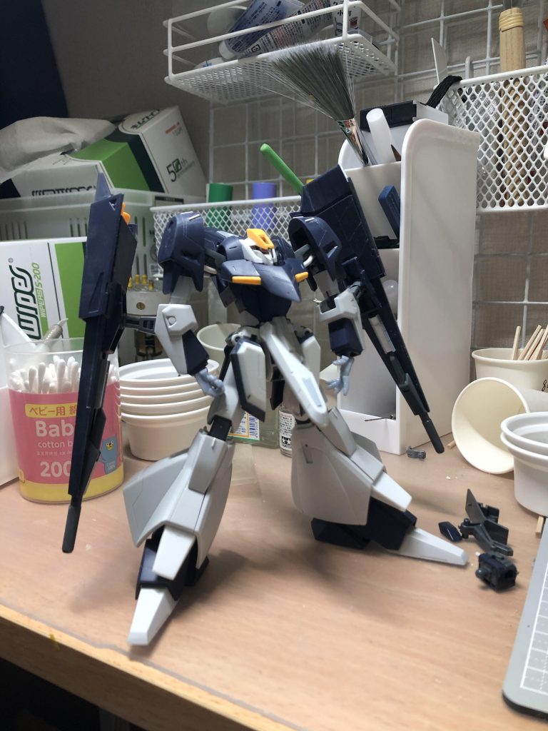 塗装前HGUCギャプランフライルーを使用しています。 余剰パーツで色違いのギャプランとして組むことができます。