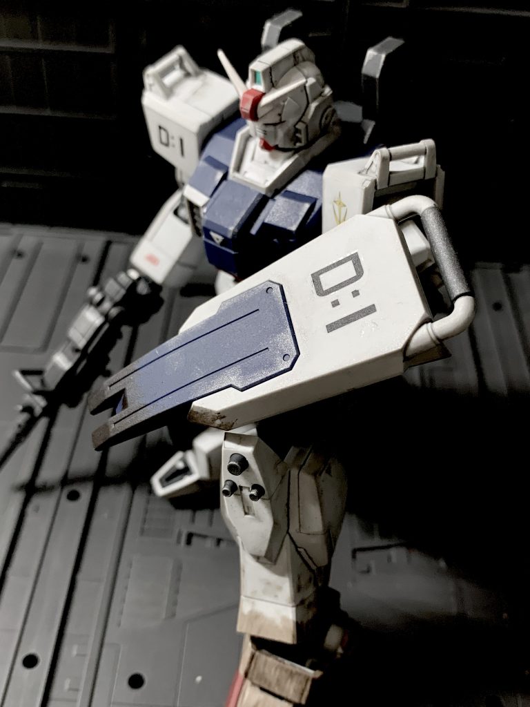 陸戦シールド。水転写デカールにも少しずつ慣れてきました。シールドの先端はウェザリング強めにしています。