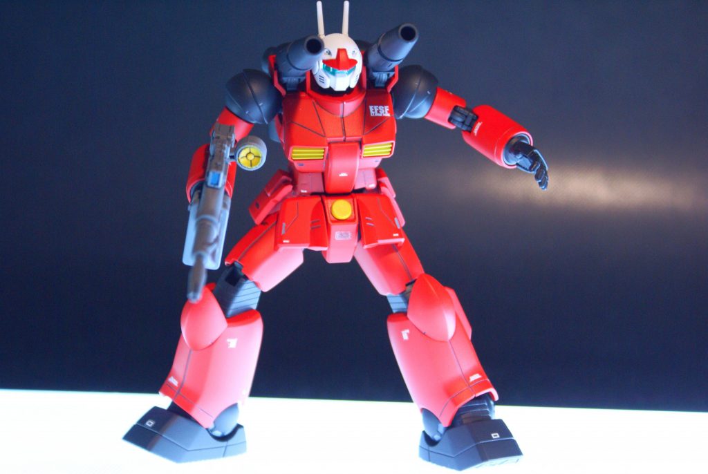 キャノン撃ってる感じで。バイザー裏をシルバーで塗っているので光で反射して光るようになっています。