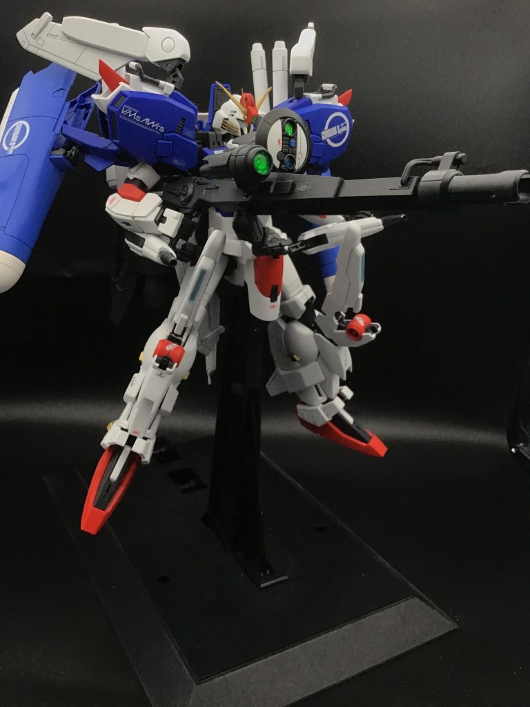 「へぇ、そう来るってのかよ?上等じゃねぇか!インコムにはインコムをってなぁ!」のイメージで。スマートガンのレドーム部分にはHアイズのクリアグリーンと、クリアーにクリアブルーを塗った物を仕込んで、裏にミラーフィニッシュ貼ってます。