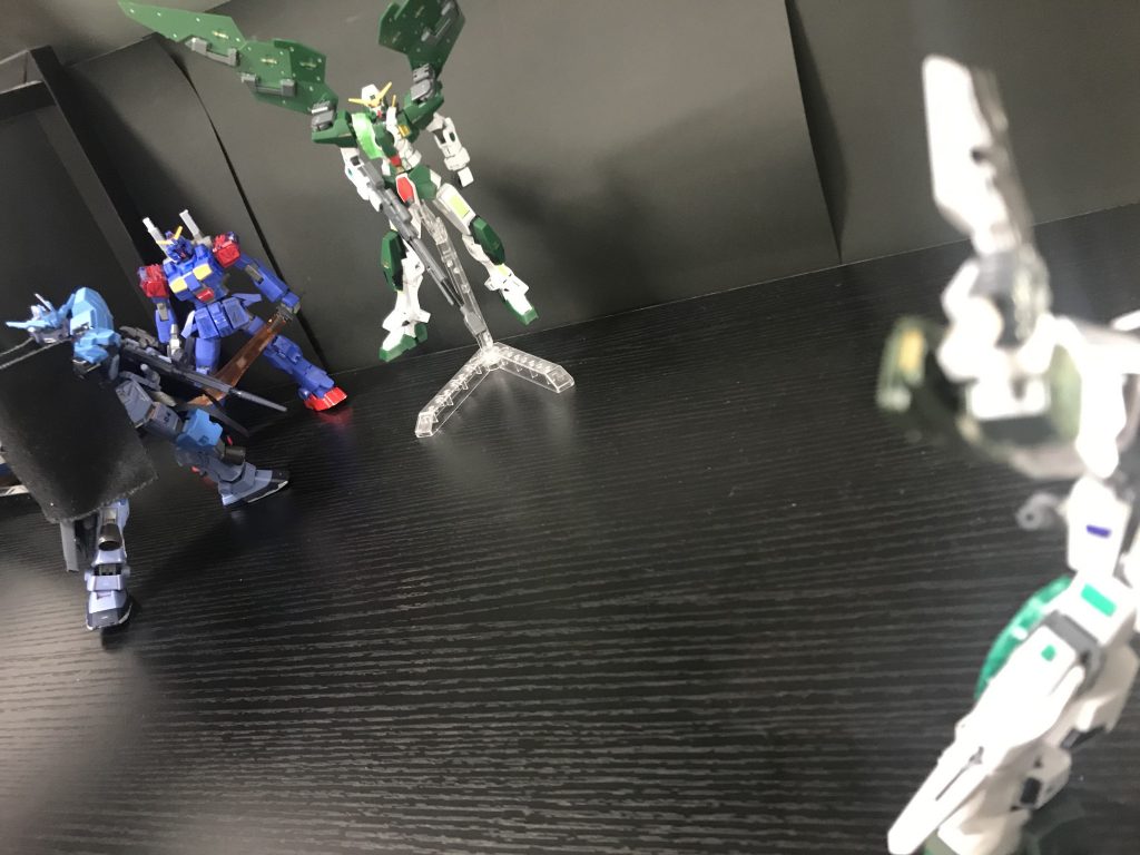 デュナメス「お前は!サバーニャ!」サバーニャ「右側だ、下に降りると後は進むのみ…」