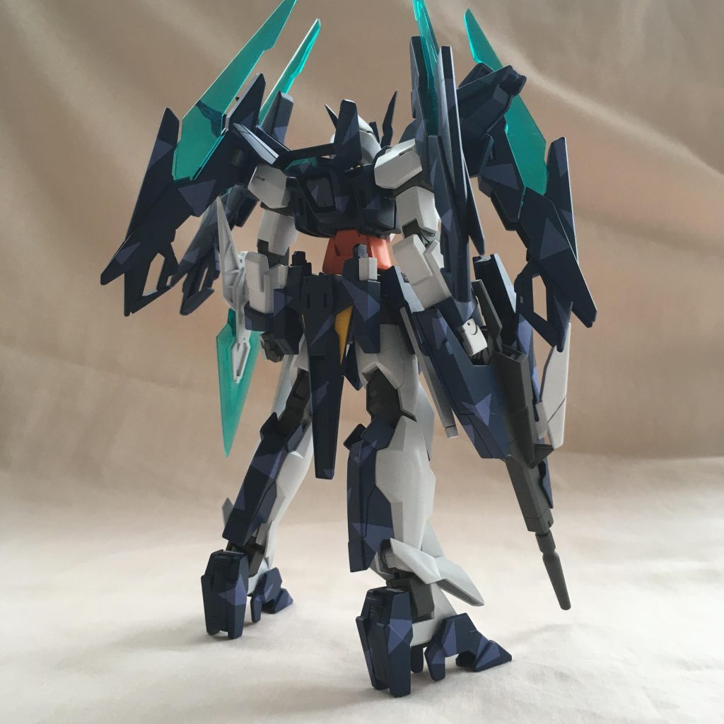 背面青部分が多く、迷彩が見れてお気に入りです。