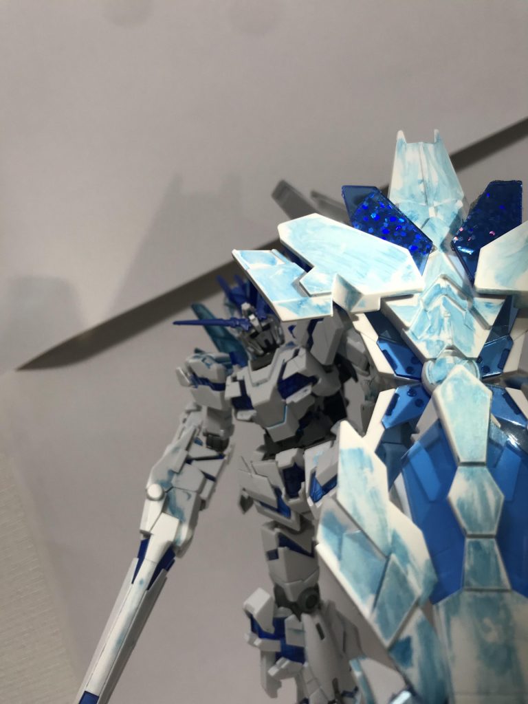 手で持ったシールドナラティブで印象的だネ!