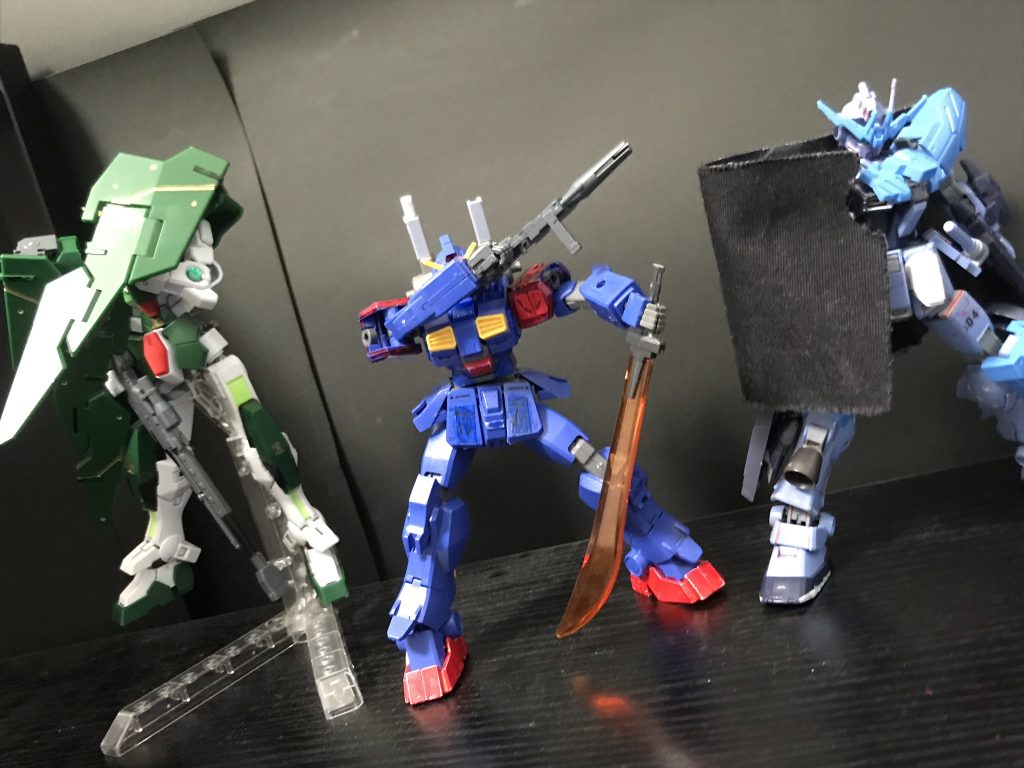 デュナメス「はい!トラン…言っちゃダメだった」ストカス「うん…」ペイルライダー「任せてくださいよ…」