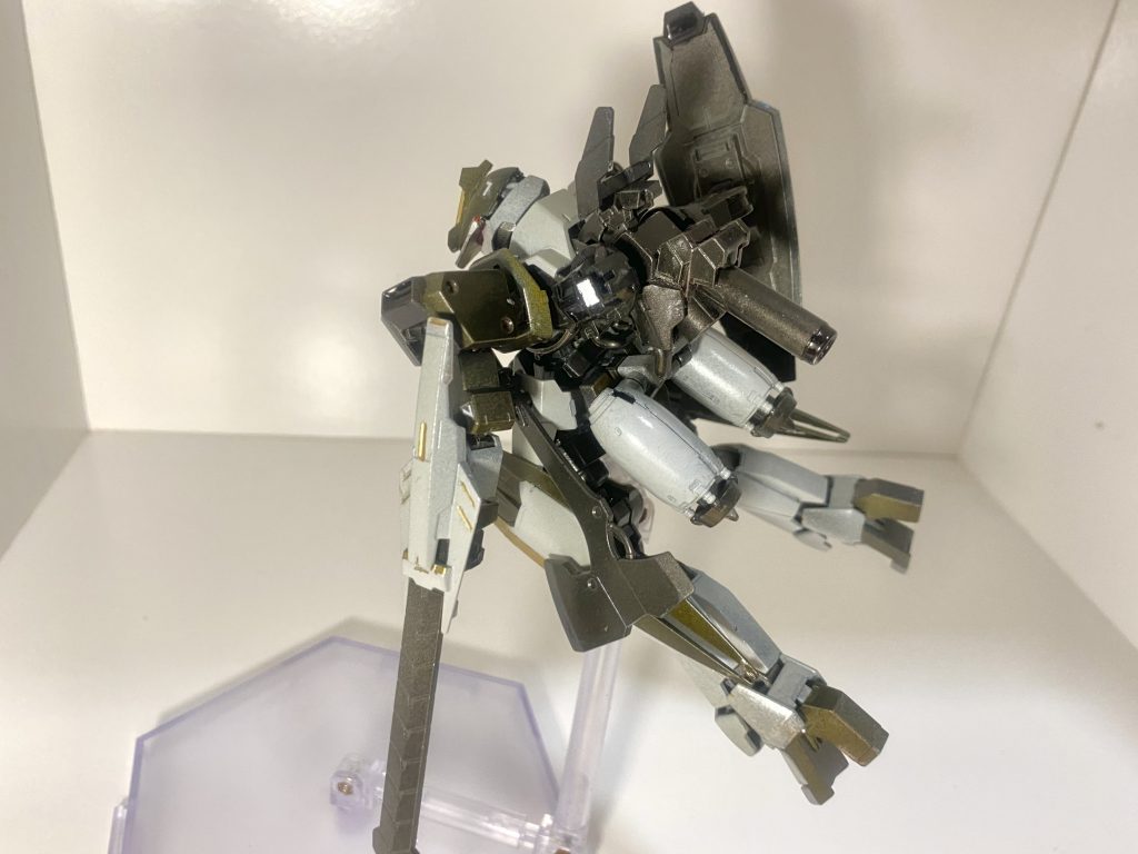 バックパック辺りが改造箇所が多いかな。分かりにくいかもですが、30mmのパーツで作ってみました。