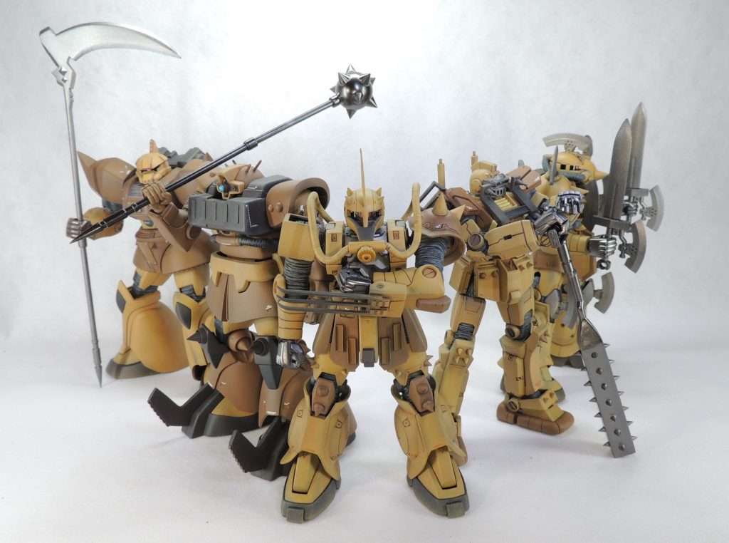 「機動戦士ガンダムサンダーボルト外伝3」第18話砂漠の掟④の扉絵の再現を試みました。武装や配置はイラストを参考にしています。各機とも関節部分のシーリングといった、お約束は踏襲しつつ、ディティールが判然としない部分については独自の解釈で製作し、好みのテイストを加えています。機体色はサンディブラウンとウッドブラウンで統一しました。