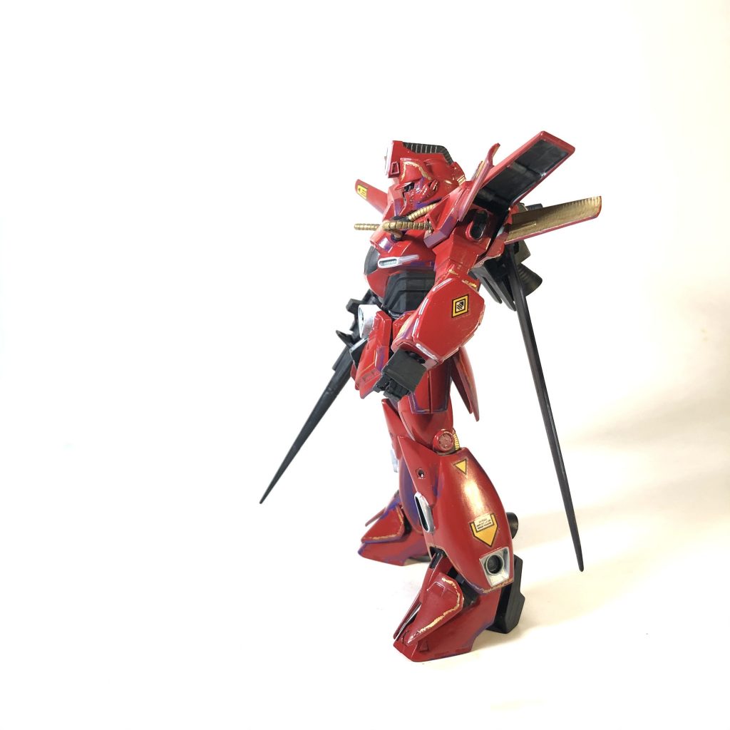 よこ装備ダギ・イルス専用ショットランサー専用ビームシールド三連メガ粒子砲ビームサーベル×1ダギ・イルスは元々偵察用の高度なセンサーを装備しその電子兵器を駆使してバグ等の無人兵器のテストを行なった。