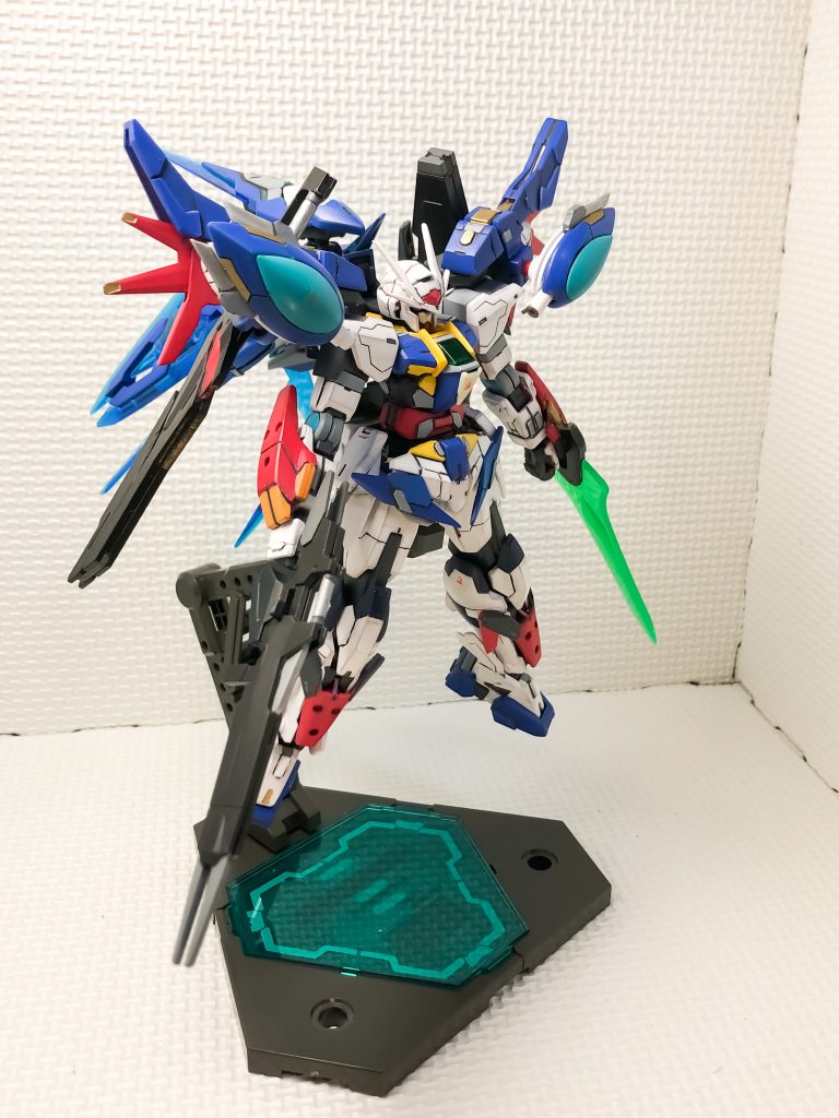 コンセプトとは、元のダブルオースカイのような万能機ではなく、スピードを上げて突破力を上げるようなイメージにしました。