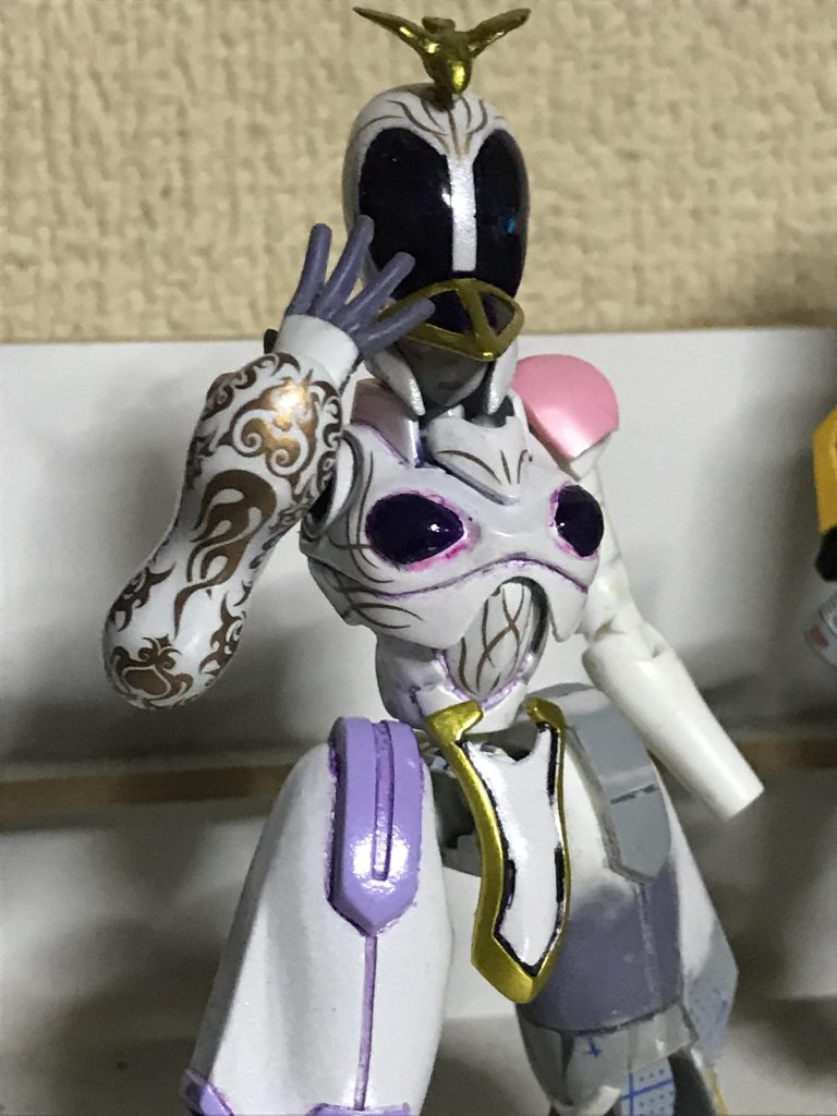 適当にHIQパーツ製のデカールを使っていますが、少し「うるさくなり過ぎ」たかもしれません😓