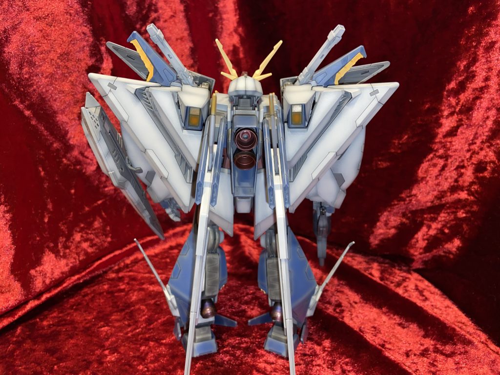 後ろから見るとゴツいです！