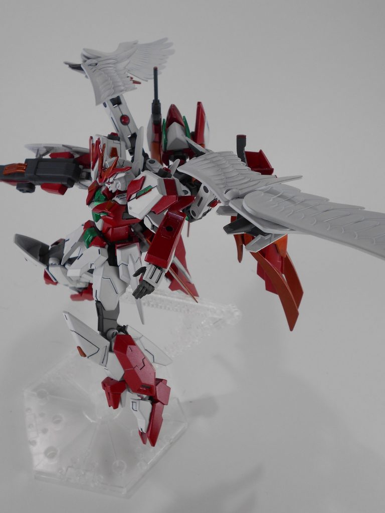 ウィングバインダー展開。無重力、大気圏内、海中とあらゆる環境でも高い機動性で動けるようにしています。その分、環境特化機には最高速度や機動性では勝てない部分もあります。「メルクワン」の海中機動性、「ジュピターヴ」の無重力空間機動性、「ネプテイト」のヴォワチュール・リュミエールによる機動性の原点の武装という設定です。