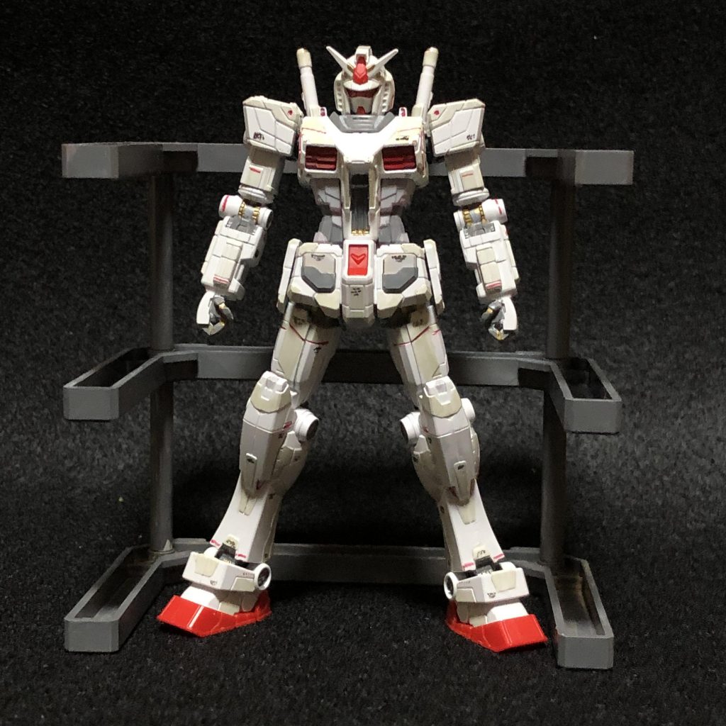 まえガンダムロールアウトカラーですディテールが微妙なドックもつや消しで塗装しました☆
