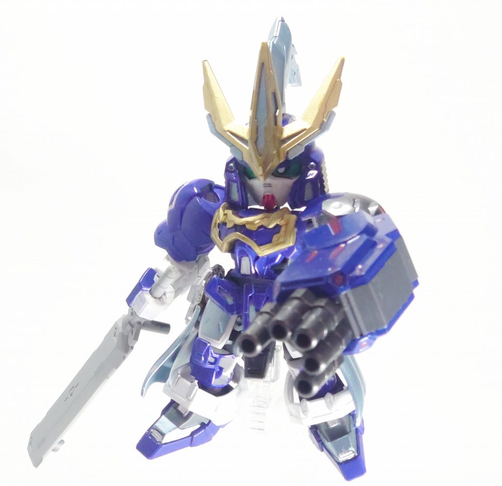 使用キット三国創傑伝・夏侯惇トールギスⅢ三国創傑伝・張郃アルトロンガンダム三国創傑伝・馬超ガンダムバルバトスSD・ガンダムバルバトスDXSD・ガンダムバルバトスルプスDXBB戦士・ネオジオング今回は孫尚香の撮影時、劉備ユニコーンを貸してくださった友人(本業・鉄血ガチ勢)にコンセプトや一部レイアウトをご協力いただきました。この場を借りてお礼申し上げます。ネオジオングの腕は外付けの小手といった位置づけなので通常腕も用意しています。普段は小手付きの姿で戦ってるイメージです。龐徳は曹操の配下ですが、曹操の元にいた期間は短い武将です。龐徳といえば演義において樊城の戦いに赴く前、(降将ゆえの疑念を晴らすためもありますが)自分が入るための棺を担いで現れた逸話が有名です。SDにおいてそんな都合のいいパーツがあるものか…プラ板で作るとか、棺の蓋を模した盾を持たせるか等ボツ案がいくつか出ましたが、「いいものがあるぞ!」とお誂え向きなパーツが有りましたので採用しました。