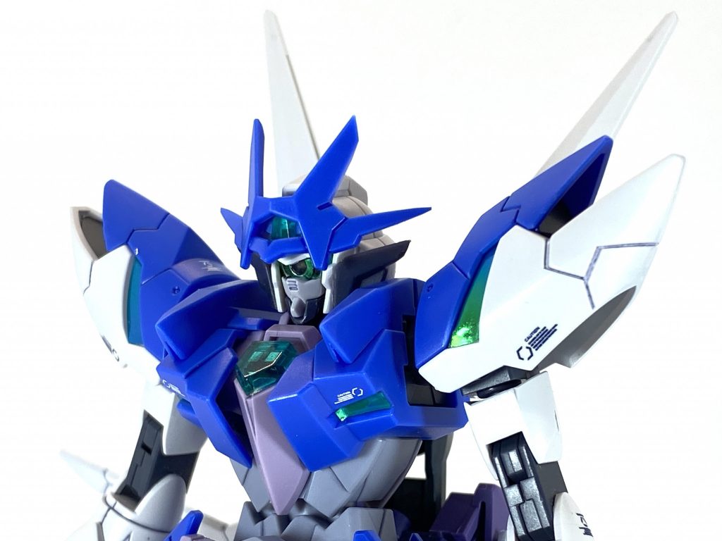 アンテナはプラネッツシステムの規格に対応したものになり、フェイスはよりガンダム然とした形状に変更されている。