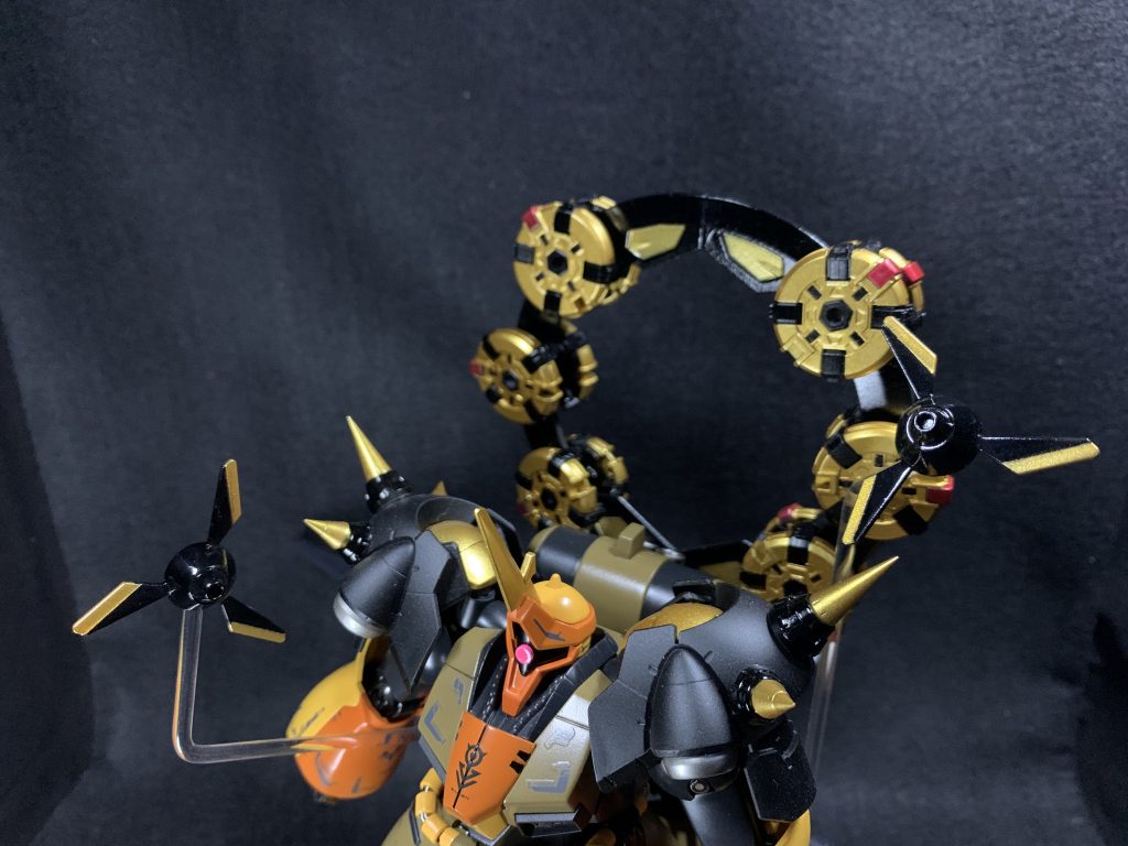 雷鼓ビット(らいこびっと)×12トライブレード×2後はフロントアーマーに拡散ビーム砲×2頭部の角や肩の角が、ビビビビビビ〜ってなってドーーーーンっ!!!ってのもアリかも。