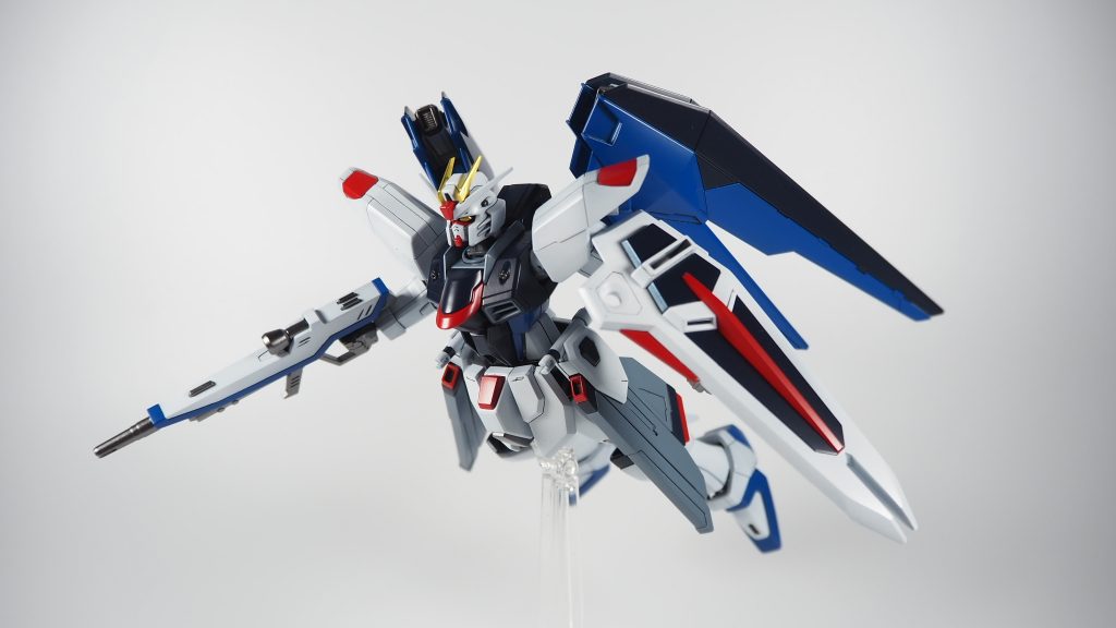 最近のガンプラは基本造形が良いので色分けするだけでかなり見違えます