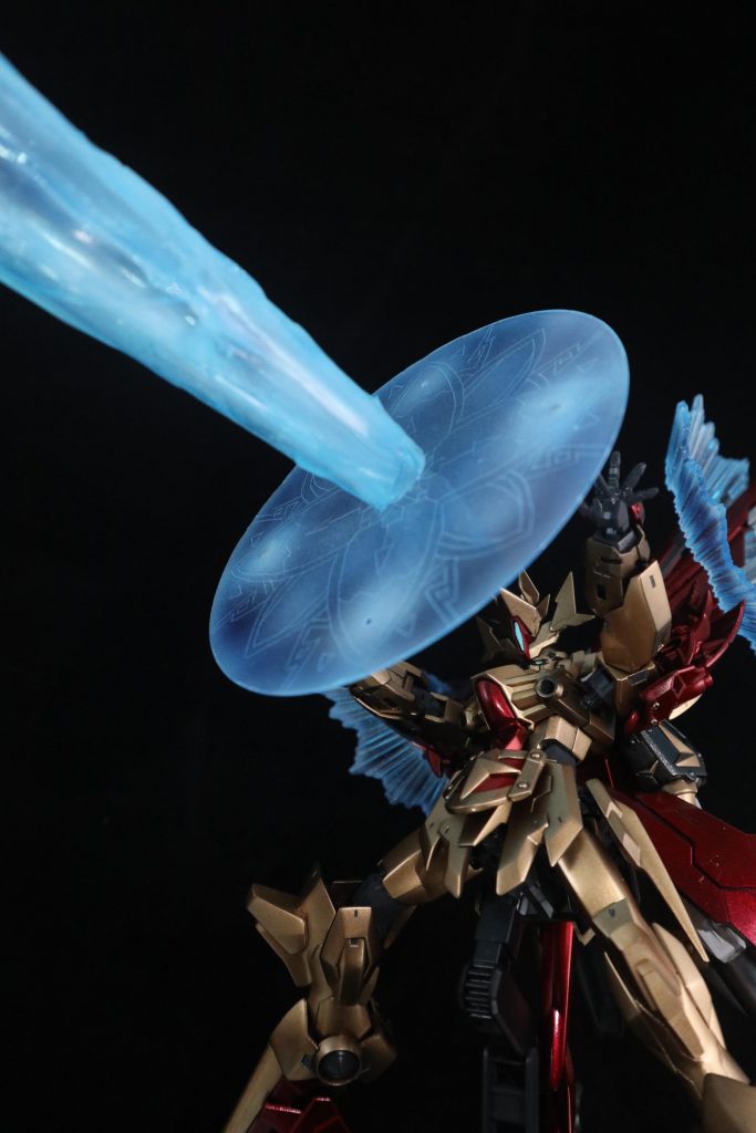 クアドルンの技モチーフ。リライジングガンダムのグランドクロスキャノン同様、強力なIフィールドを発生させつつ敵を撃つ!!エルドラド=黄金郷、黄金神と惑星エルドラと掛けたネーミング。カザミにとってエルドラとは黄金郷くらい価値のある居場所なのではなかろうか…。以下制作。