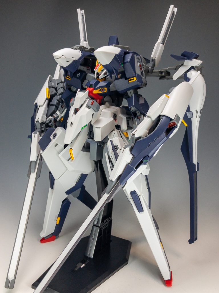 フロントビューです。ハイゼンスレイのフルドドIIが組み合わさって、なかなかのボリュームとなっています!コンポジット・シールド・ブースターも2つ装備しています。