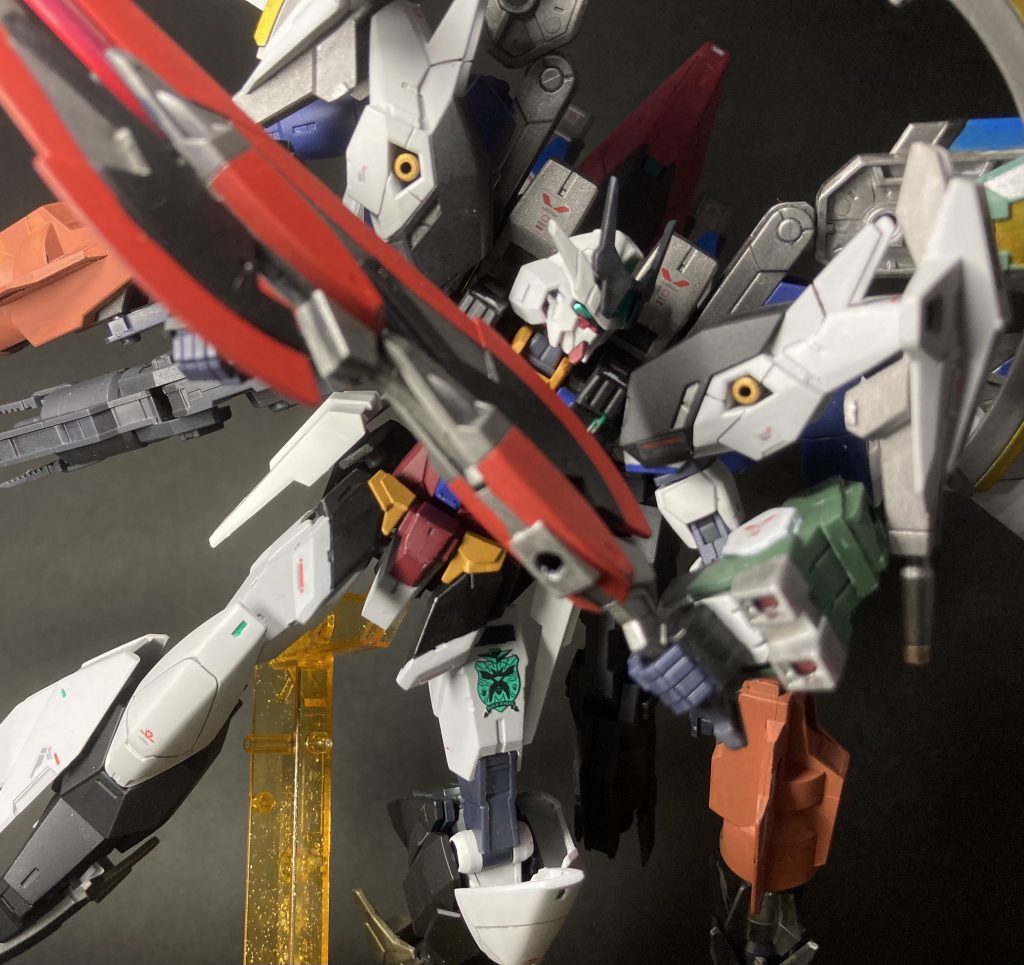 と言うことでコズモレイズガンダムでした。本編終了後もリクやマサキのようなライバルや、チャンピオン。そしてアルスとの戦いの経験から、更なる進化をイメージして作成したガンプラになります。正直塗装やモールド等甘い部分マシマシで申し訳ないですが今の自分に出来ることはやりきったかと。ここまで見て頂きありがとうございました!