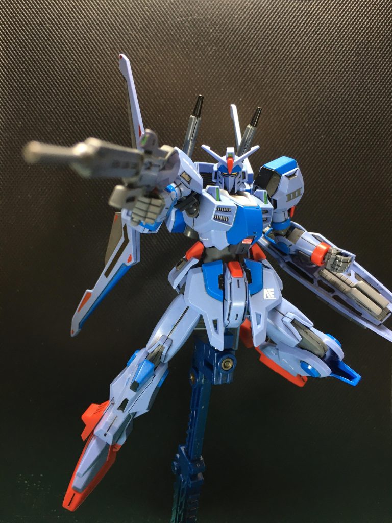 合わせ目処理したのはビーム・ライフル2丁、バインダー、ビーム・キャノンのみ。現代フォーマットのキットは合わせ目が少ないのでスピードモデリングにぴったりでした。今回はTwitter上で開催されたGW期間中の製作会にて製作してますので、なおのこと適役でした。