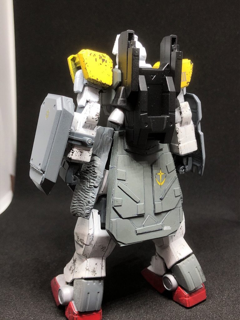 本機はEz-8のデータをベースに開発され主に装甲を大型化し対弾性能を重点的に向上させ、180mm砲を立ったまま射撃しても反動に耐えられるようになり、本来の陸戦型ガンダムを遥かに凌駕する耐久精度と機動性を誇るが各種大型化した為、運動性の低下と燃費の悪さに完全な汎用機はとはいかずどちらかというと後方支援がメインの機体となった