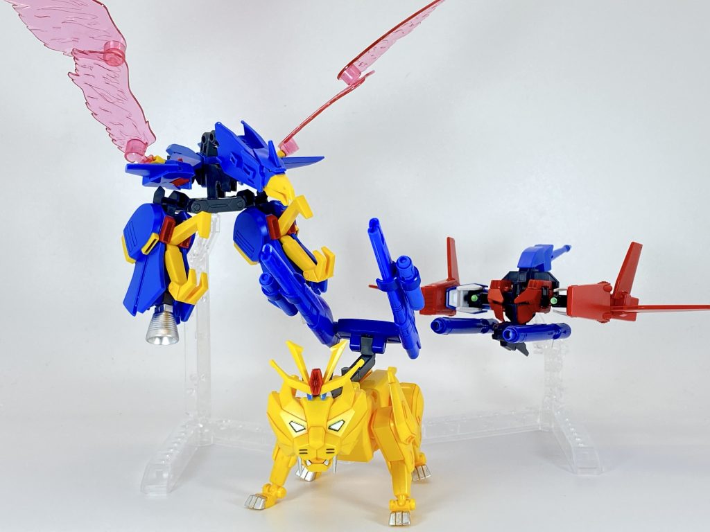 ライオン、鳥、エイをモチーフとした陸空海のトライアニマルズ。それぞれ単体でもコアガンダムとドッキング可能です。