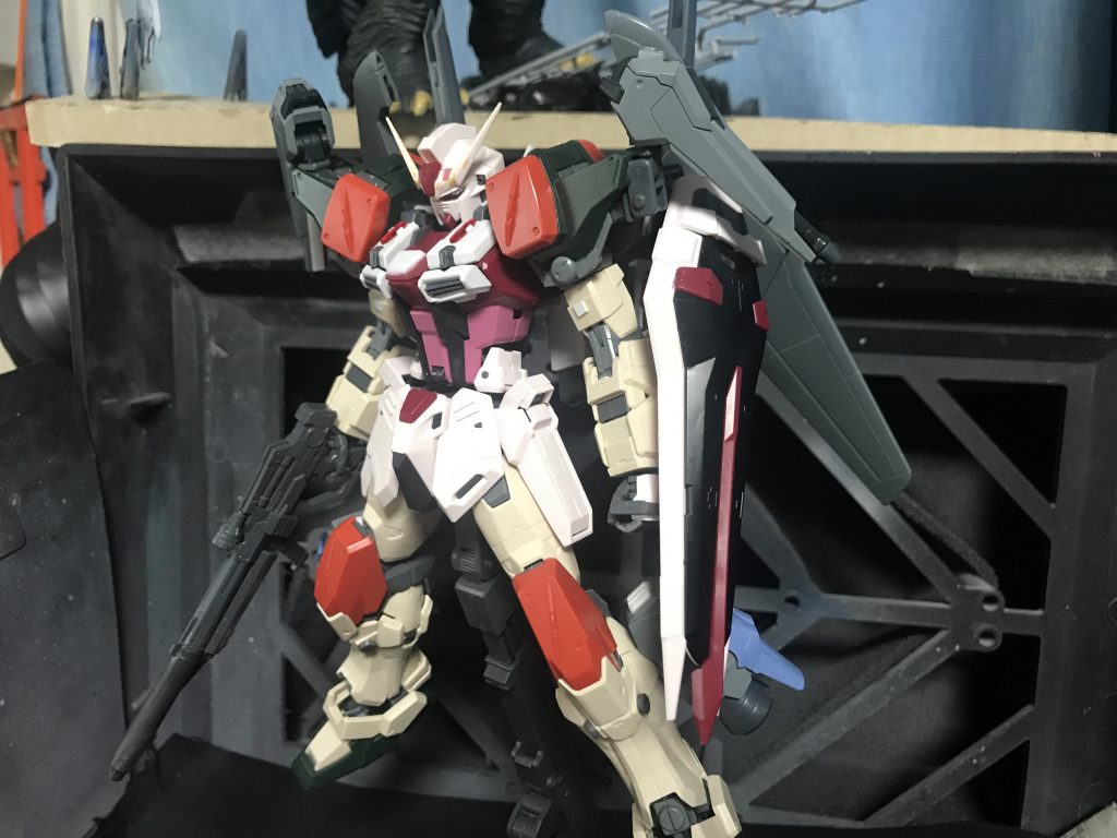 サフ前胴体はストライク　腕と脚はバスター、ユニバースブースターで羽根などはデルタプラスです胸はプラ板で少し盛ってます