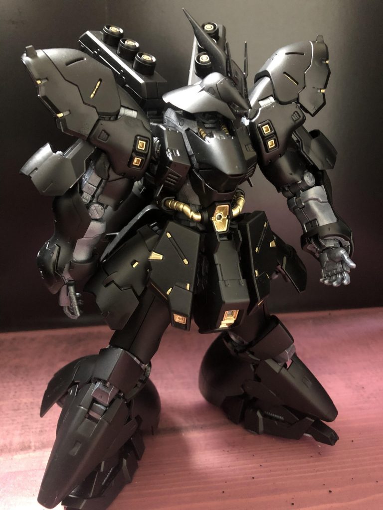 デカールを貼る前です。この後色々再塗装したり、アンテナのシャープ化なんかをやり直しています。二度手間が多かったです。