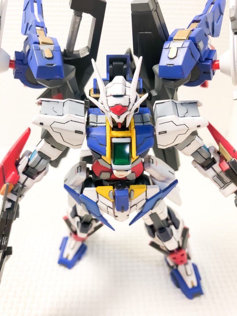 バストアップです。筋彫りは、線の太さも適度に変えていき、分割された時の状態を意識して加えていきました。