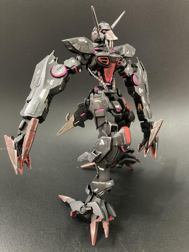 ベースはGエルスの漆黒機体に野生味をプラスする為バルバトスをミキシングしました。