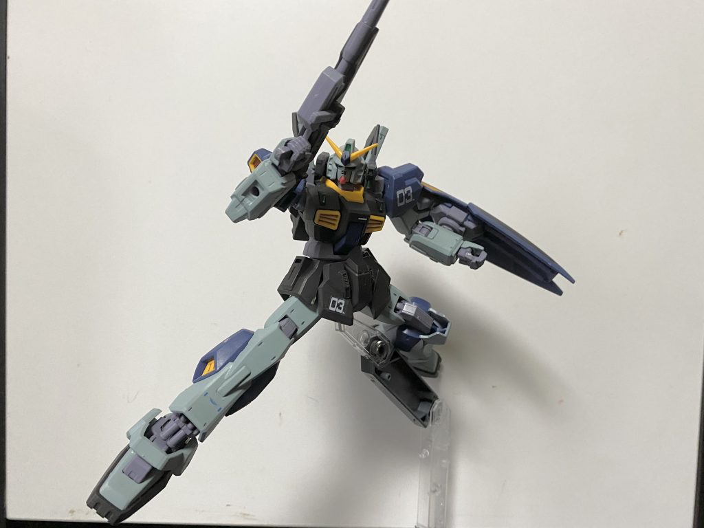 制作にあたり設定があった方が燃えるので、・元々はGMⅢ、ジェガンなどの開発の性能実験機としてアナハイムが再生産した機体の3号機。・その為、機体性能としてはグリプス時のMk-Ⅱより全体的に向上している。・U.C.0096時代に臨時で部隊に回された。みたいな設定を考えました！最終的にはサイド3付近の宙域に流れ着いて。。。みたいな妄想をしてます笑