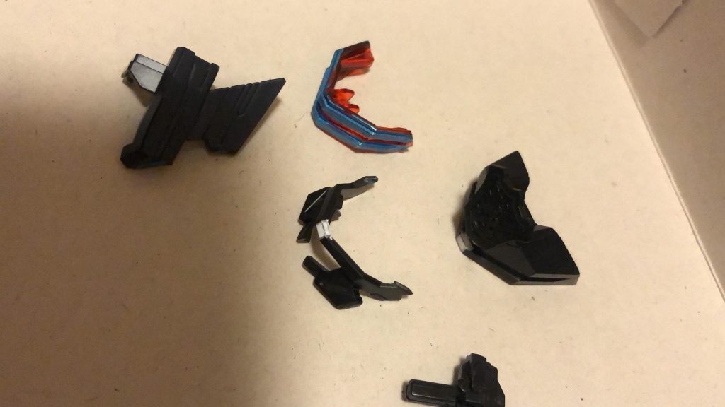 こんな感じでマスクを分割干渉する部分を削り接着しています