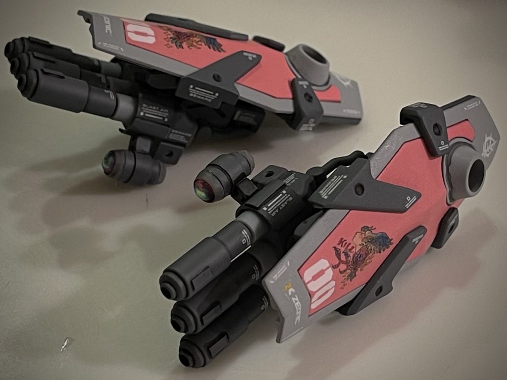 3連装35mmガトリング②スコープに市販レンズパーツを取り付け、75mmガトリングの基部を取り除いたシールドをセット。