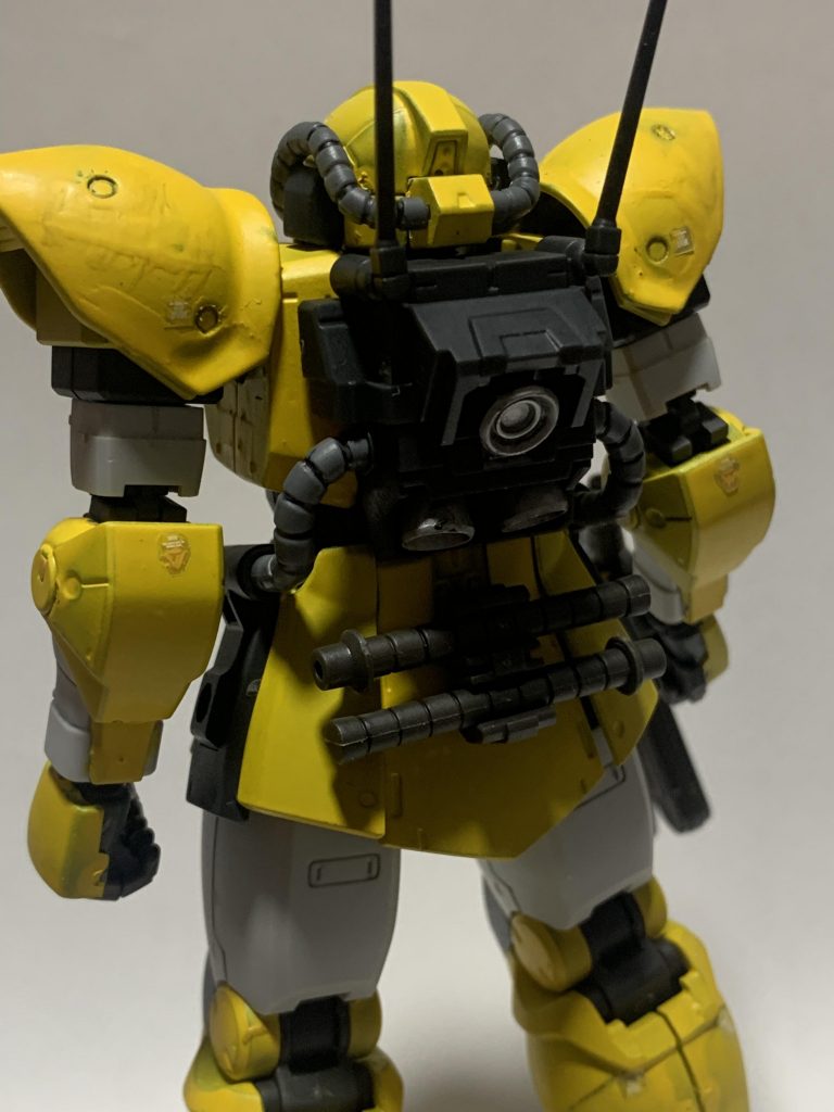 後ろ姿、バーニアはガンダムマーカーのシルバーで塗装