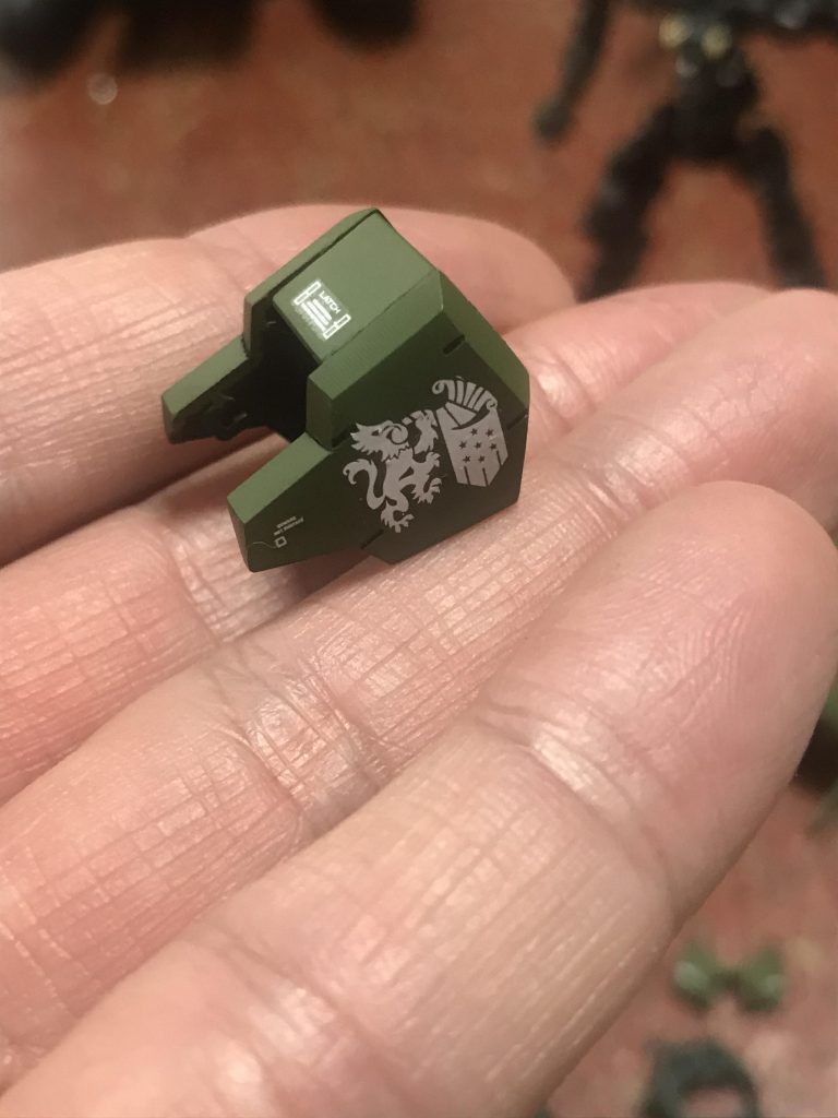 あとは今回も表面処理とエッジ出し、モールドの彫り直しくらいです。フレーム部はメカサフスーパーヘヴィからのグラファイトブラック、装甲部のカラーレシピは失念しましたがw、今回もピンクサフ立ち上げの瓶出しです。